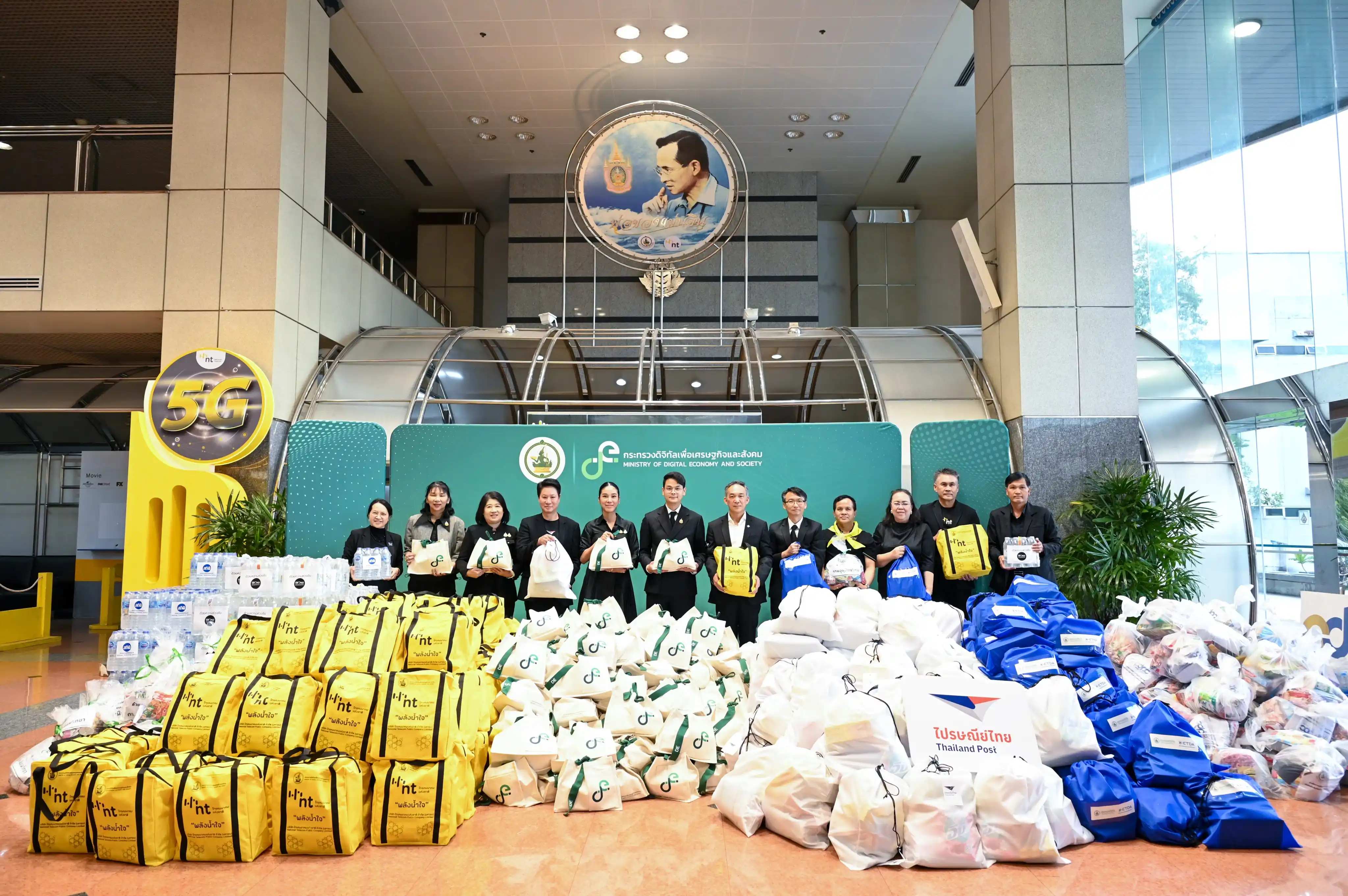 NTมอบถุงยังชีพช่วยเหลือผู้ประสบภัยน้ำท่วมในหาดใหญ่